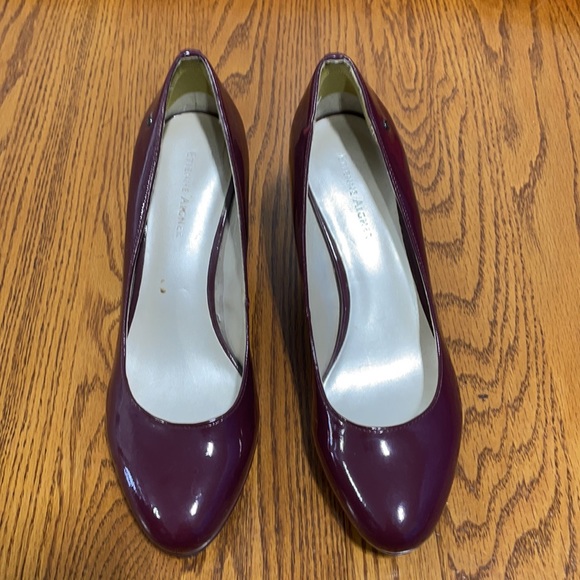 Etienne Aigner plum/purple closed heels - Picture 2 of 4